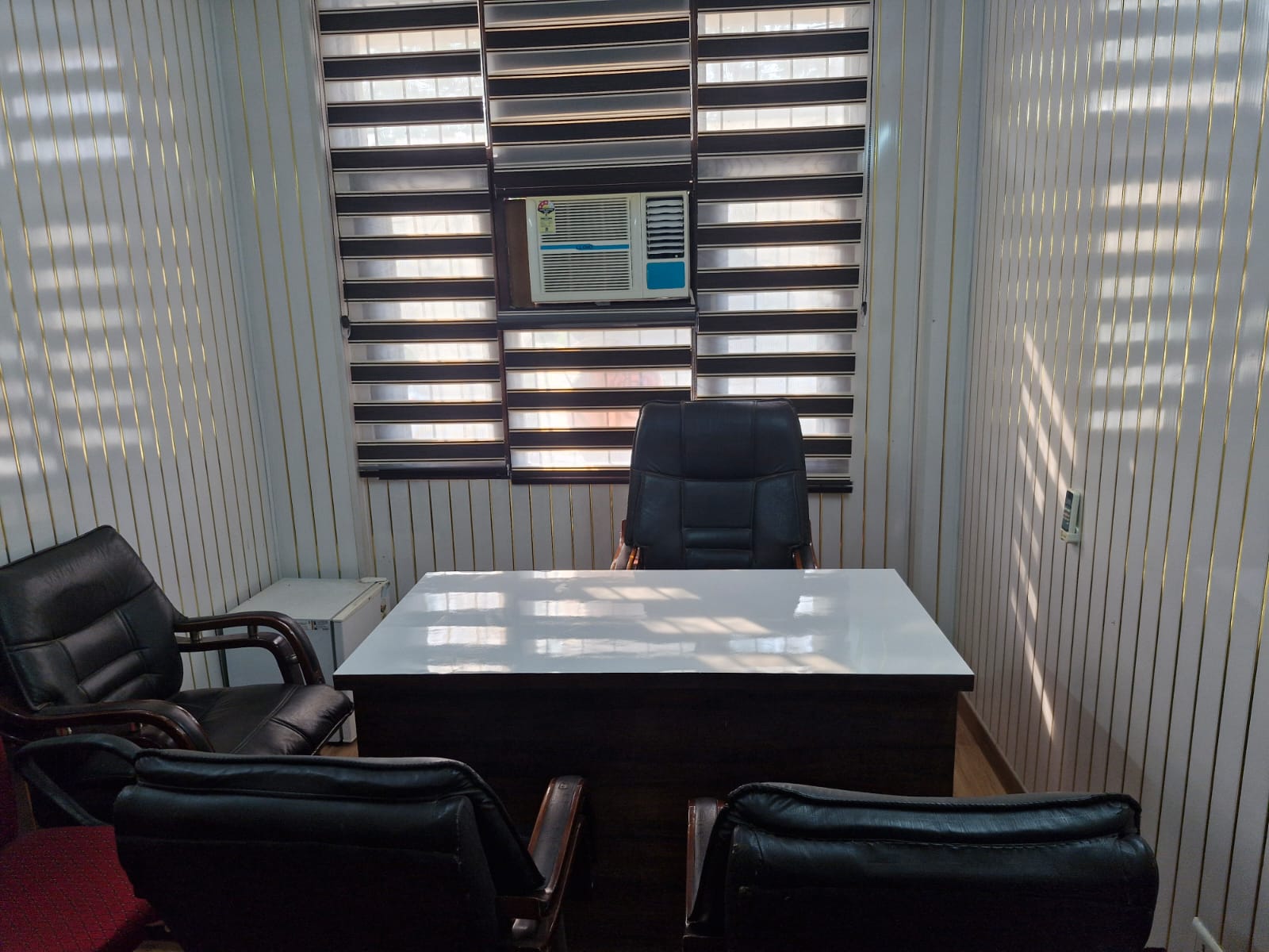 Contact banner image